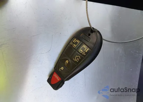 2010 Dodge Grand Caravan Sxt z USA, uszkodzony, nr VIN 2D4RN5D11AR107738